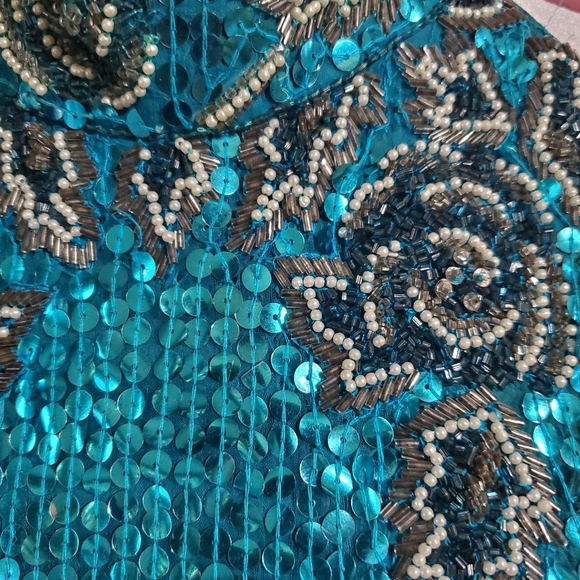 Gorgeous Aqua Sequin Dress. Sequins and beautiful beadwork. Size 7. - Picture 2 of 4